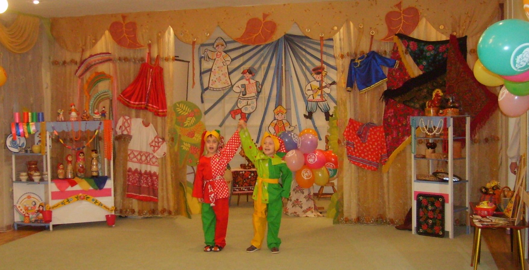 Украшение зала на ярмарку в детском саду