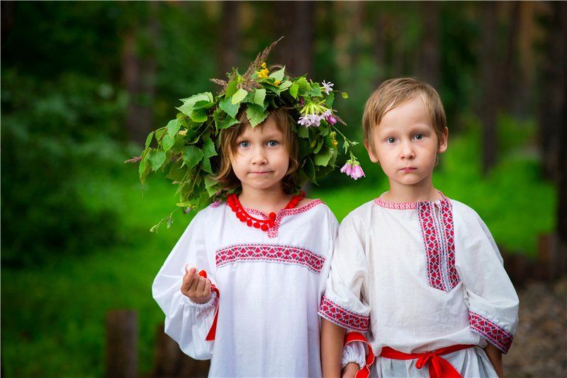 Русский национальный костюм девочки и мальчика